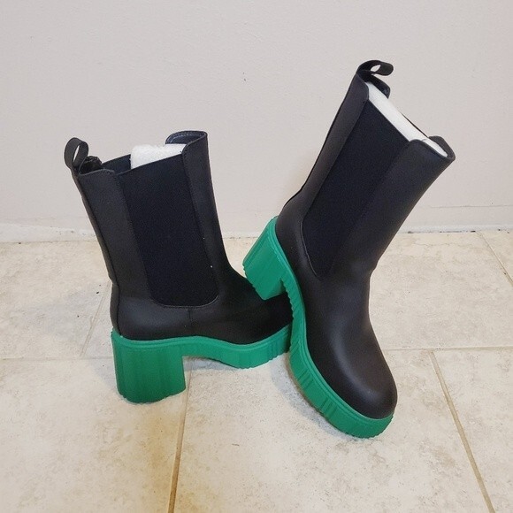 Vivian chunky lugsole chelsea boot in black and green lugsole chelsea boots - Picture 3 of 13